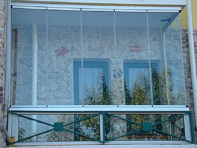 Витражное остекление балкона - компания Пластстрой