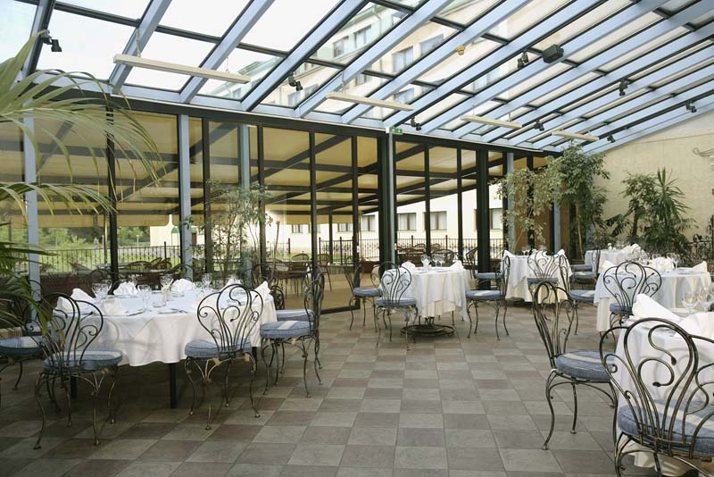 Зимние сады из алюминиевого профиля в ресторане и кафе - компания Пластстрой
