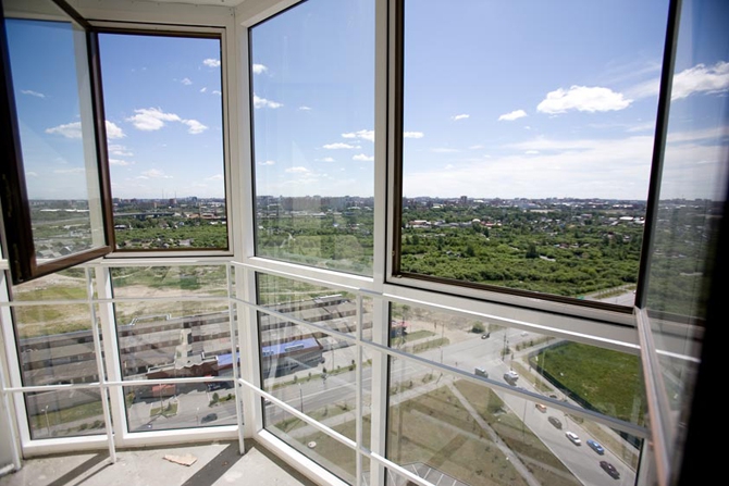 Панорамное остекление балкона и лоджий - компания Пластстрой